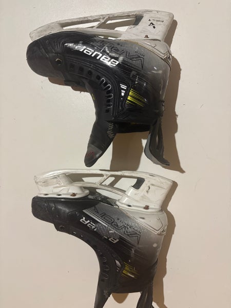 2023 Bauer Vapor Hyperlite 2 Hockey Skates Regular Width Size 4.5 (Used)