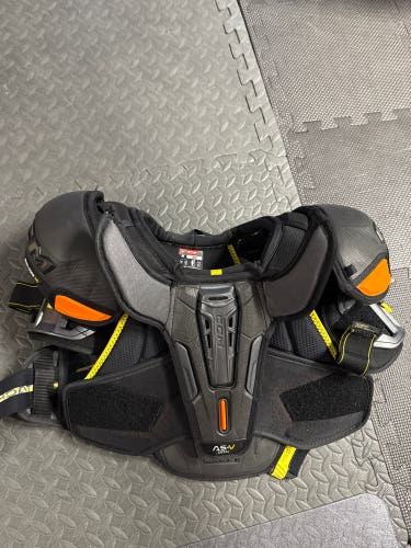 Men's Small Senior CCM Tacks AS-V Pro Shoulder Pads (Used)