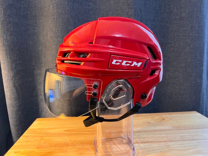 Large CCM Tacks 910 Helmet w/ Oakley Aviator Visor [Used - Like New]