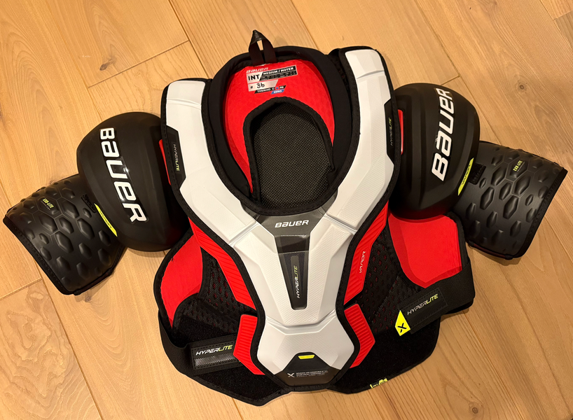 Women's Medium Intermediate Bauer Vapor Hyperlite Shoulder Pads (New)
