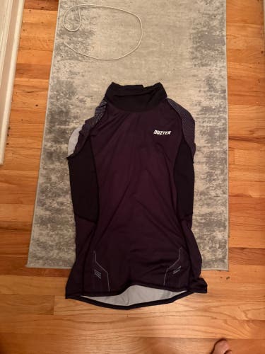 Senior medium Dutzer neck guard shirt (New)