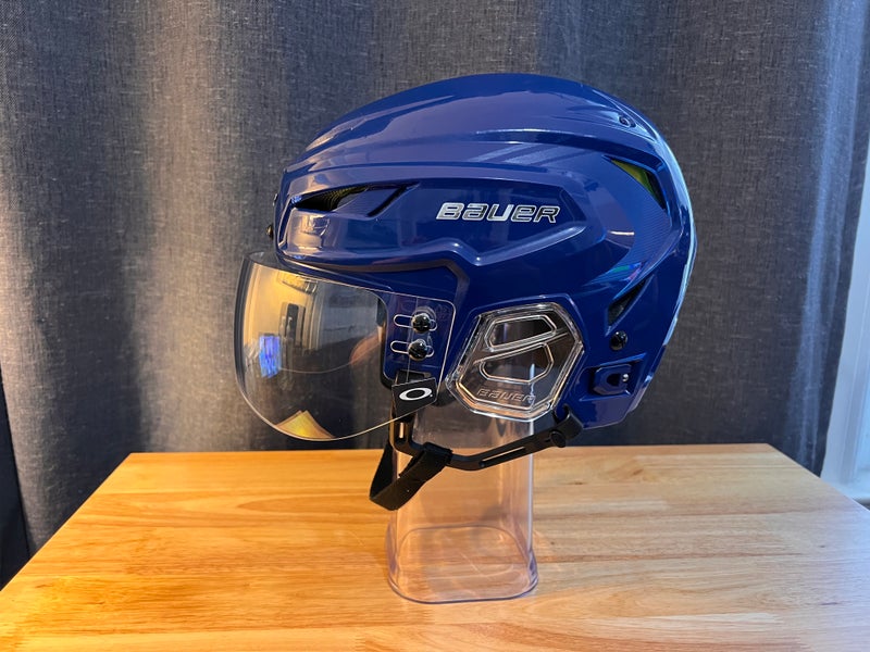 Large Bauer Hyperlite Helmet w/ Oakley Aviator Visor [Used - Like New]