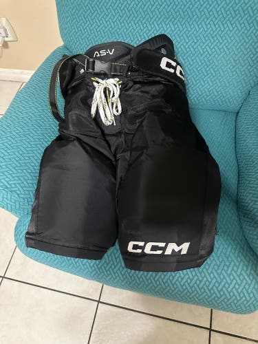 Men's Senior Medium CCM Tacks AS-V Hockey Pants (Used)
