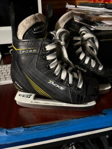2015 CCM Tacks 2052 Hockey Skates 11 (Used)