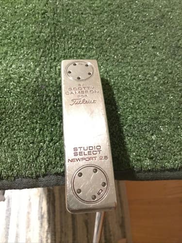 Titleist Scotty Cameron Studio Select Newport 2.5 Putter 33.25 Inches (RH)