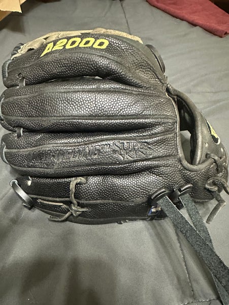 Wilson A2000 RH Baseball Glove 11.5" (Used)