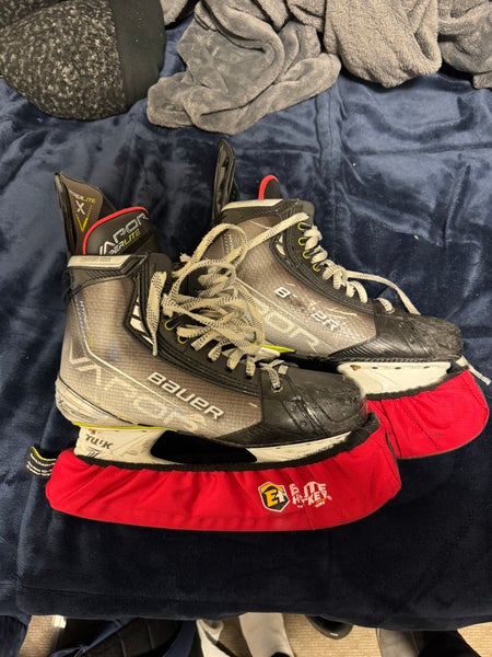 2021 Bauer Vapor Hyperlite Hockey Skates Regular Width 10 (Used)