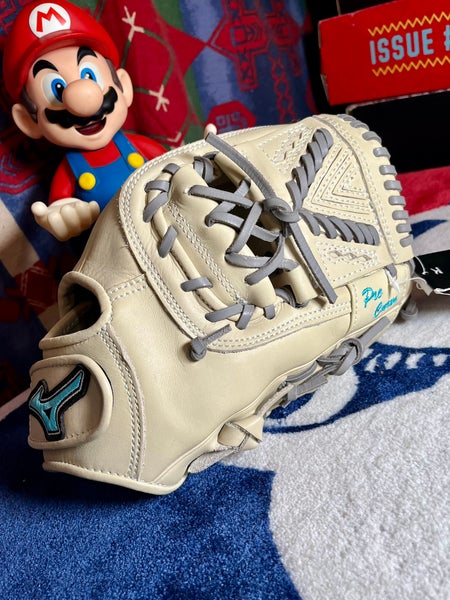 2025 Mizuno Classic RH Pitcher's Softball Glove 12.5" (New)