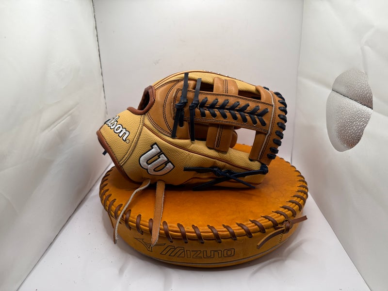 Infield RH Wilson A2000 Baseball Glove 11.75" (Used)