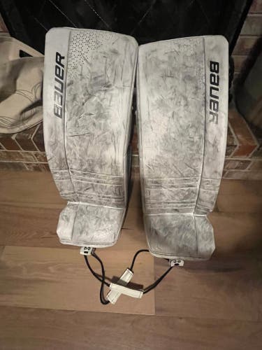 Large Bauer GSX Goalie Leg Pads (Used)