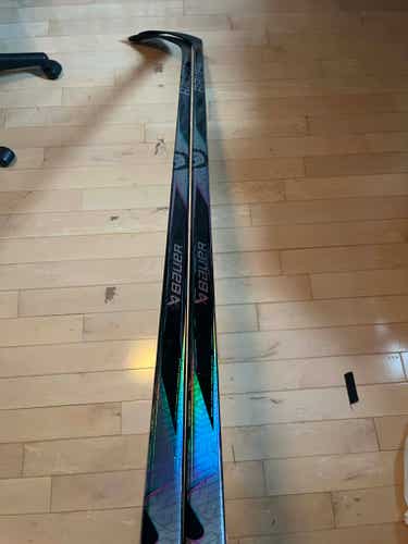 New 2 PACK Senior Bauer Proto2 P28 70 Flex Right Handed Hockey Sticks