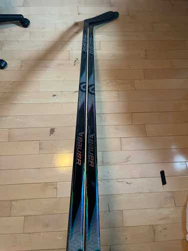 New 2 PACK Senior Bauer Proto2 P92 77 Flex Right Handed Hockey Sticks