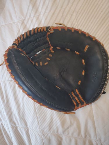 Easton Game Day (GDC2) RH Catcher's Mitt 34" (Used)