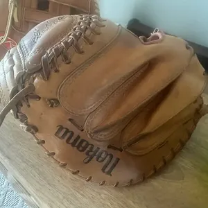 RH Nokona Catcher's CM275 Softball Glove 32.5" (Used)