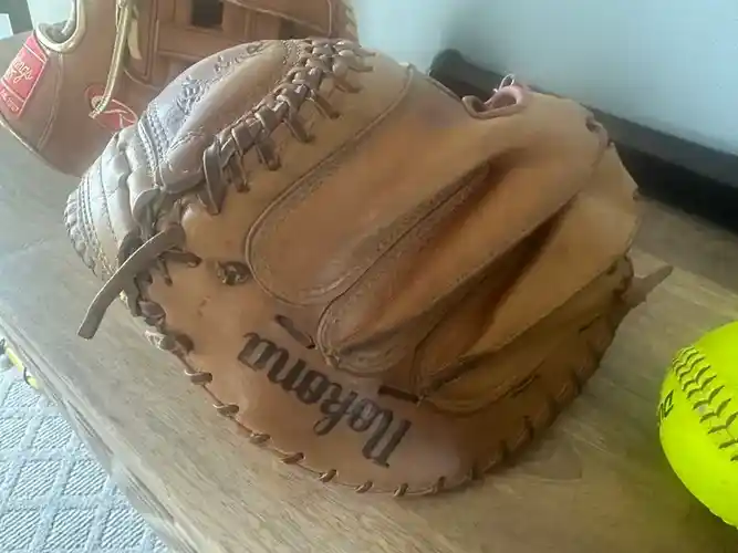 RH Nokona Catcher's CM275 Softball Glove 32.5" (Used)