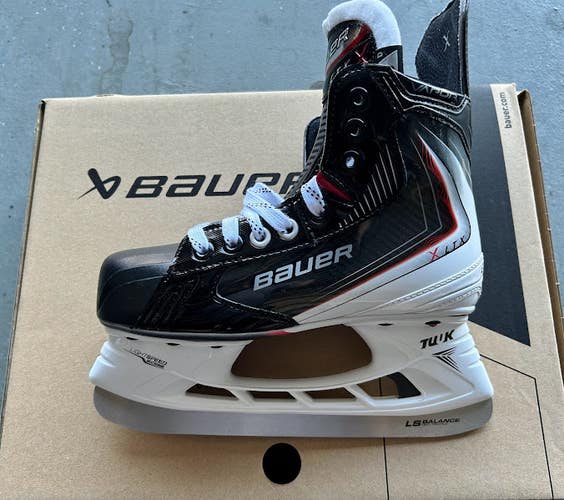 2025 Bauer Vapor LTX Hockey Skates Size 3 D (New)