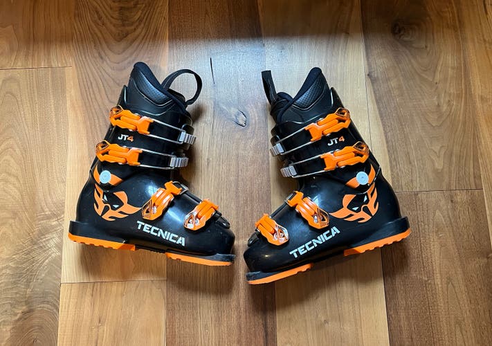 Mondo 22 & 22.5 Kid's Tecnica JT4 Ski Boots (Used)