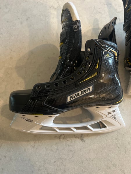 2018 Bauer Supreme 2S Pro Hockey Skates Regular Width Size 4 (Used)