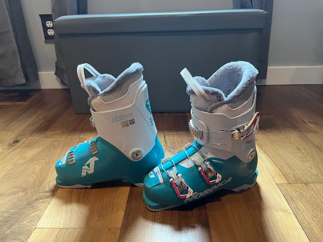 Mondo 24 & 24.5 Kid's Nordica SpeedMachine 3 All Mountain Ski Boots (Used)