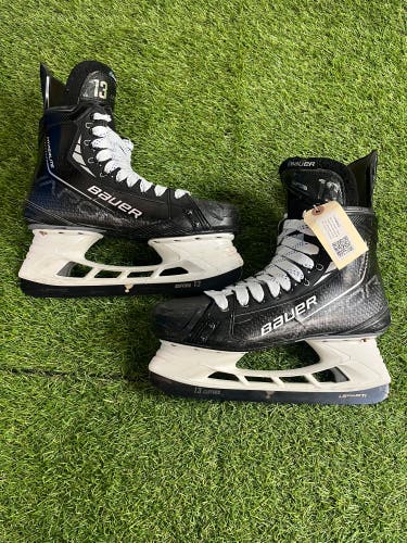Senior Bauer Vapor Hyperlite Hockey Skates Regular Width Pro Stock 9 (Used)