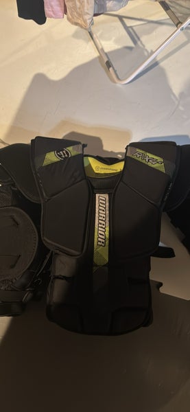 Small / Medium Warrior RITUAL X4 E Goalie Chest Protector (Used)