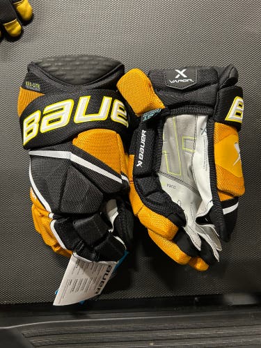 New Bauer Vapor Hyperlite Gloves Intermediate 13"