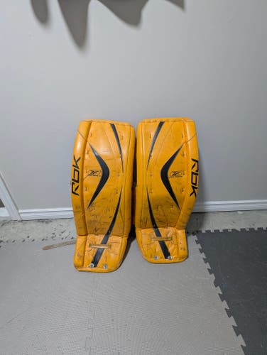 32" 2009 Reebok Premier II Goalie Leg Pads (Used)