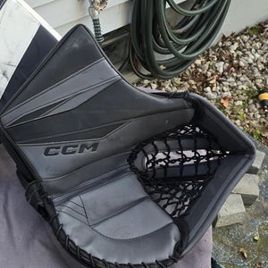 CCM Axis XF Glove Regular (Used)