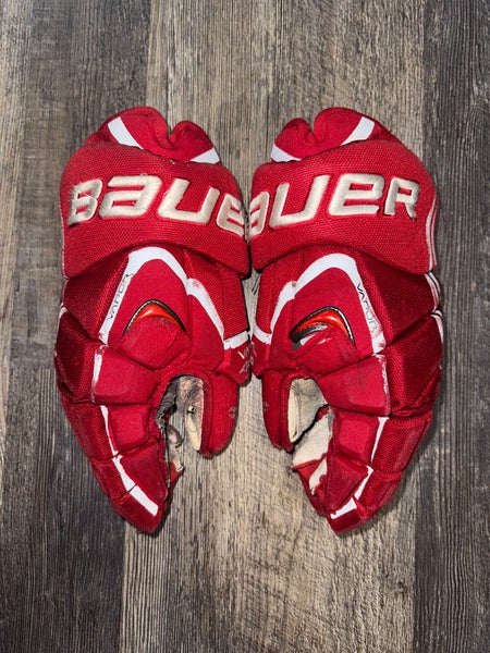 Red/White Bauer Vapor APX Pro Gloves 14" (Used)