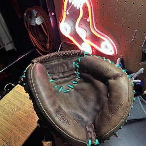 Mizuno Professional model RH Catcher's Baseball Glove 35" (Used)