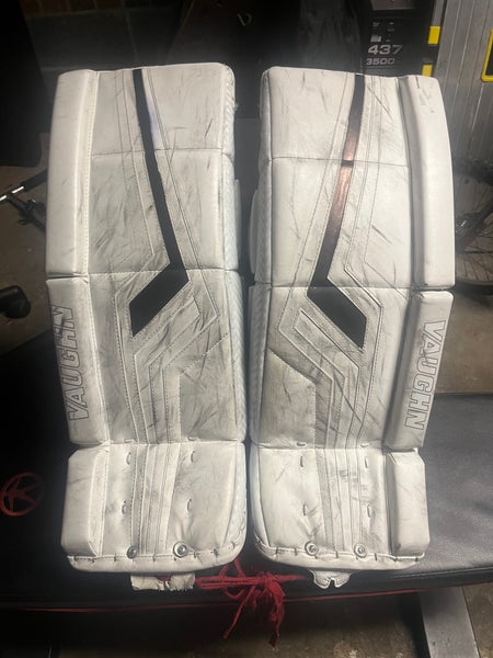 26" Vaughn Pro V Elite Goalie Leg Pads (Used)