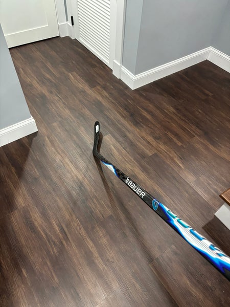 Senior Bauer Vapor FlyLite Right Handed Hockey Stick P28 65 Flex (New)