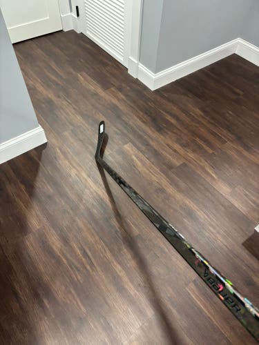 Senior Bauer Twitch Black Right Handed Hockey Stick P92 70 Flex (New)