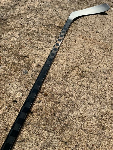 BLACKOUT Scary Lite Pro Stock Hockey Stick Grip P92 Right 65840