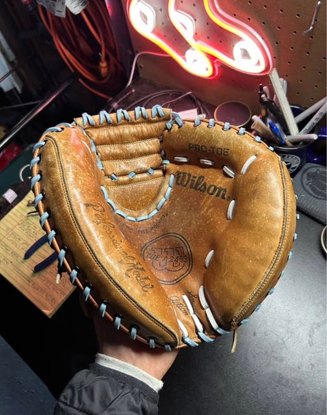 Wilson A2403 RH Catcher's Baseball Glove 35" (Used)