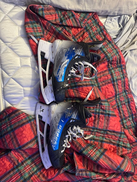 2023 Bauer Vapor Hyperlite 2 Hockey Skates 10 (Used)