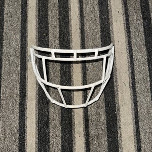 White Schutt F7 facemask