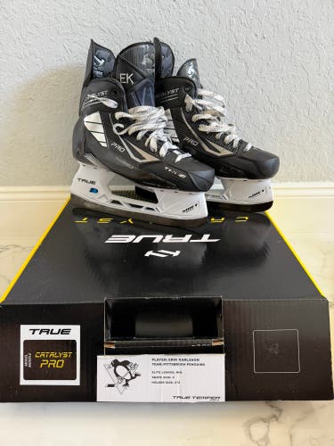 True Catalyst Pro Hockey Skates Regular Width Pro Stock 8 (Used)