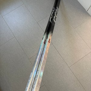 Intermediate CCM JetSpeed FT8 Pro Right Handed Hockey Stick P28 65 Flex (2 stick pack)