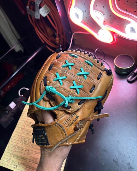 Wilson RH Infield Baseball Glove 11" (Used)