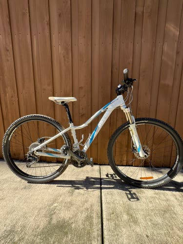 Women's 2012 Giant Mountain Bike XS (Used)