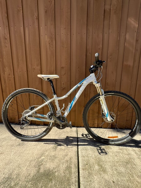 Women's 2012 Giant Mountain Bike XS (Used)