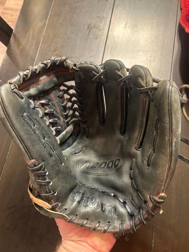 Wilson A2000 RH Pitcher's Baseball Glove 12" (Used)