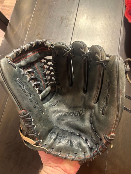 Wilson A2000 RH Pitcher's Baseball Glove 12" (Used)
