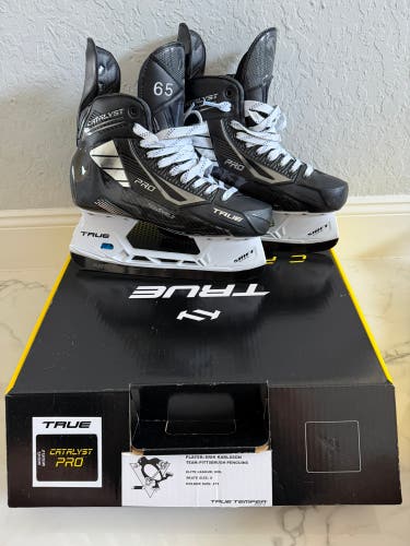 True Catalyst Pro Hockey Skates Regular Width Pro Stock 8 (Used)