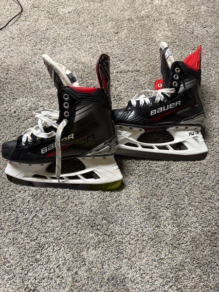 2023 Bauer Vapor X4 Hockey Skates Regular Width 7 (Used)