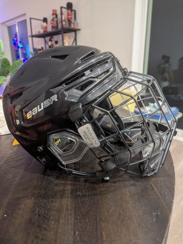Medium Bauer Re-Akt 150 Helmet (Used)