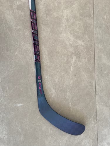 Intermediate Bauer Twitch Right Handed Hockey Stick P92 55 Flex (New)