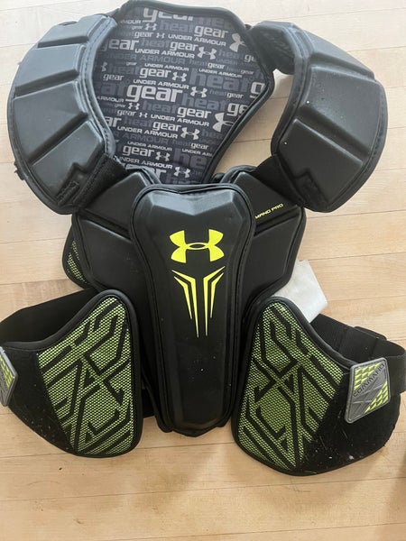 Medium Adult Under Armour Command pro Shoulder Pads (Used)