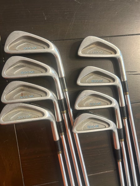 Women's Wilson 1200 Right Handed Iron Set Ladies Flex Steel Shaft (Used)
